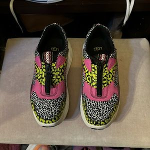 Women’s size 8 1/2 UGG platform sneakers